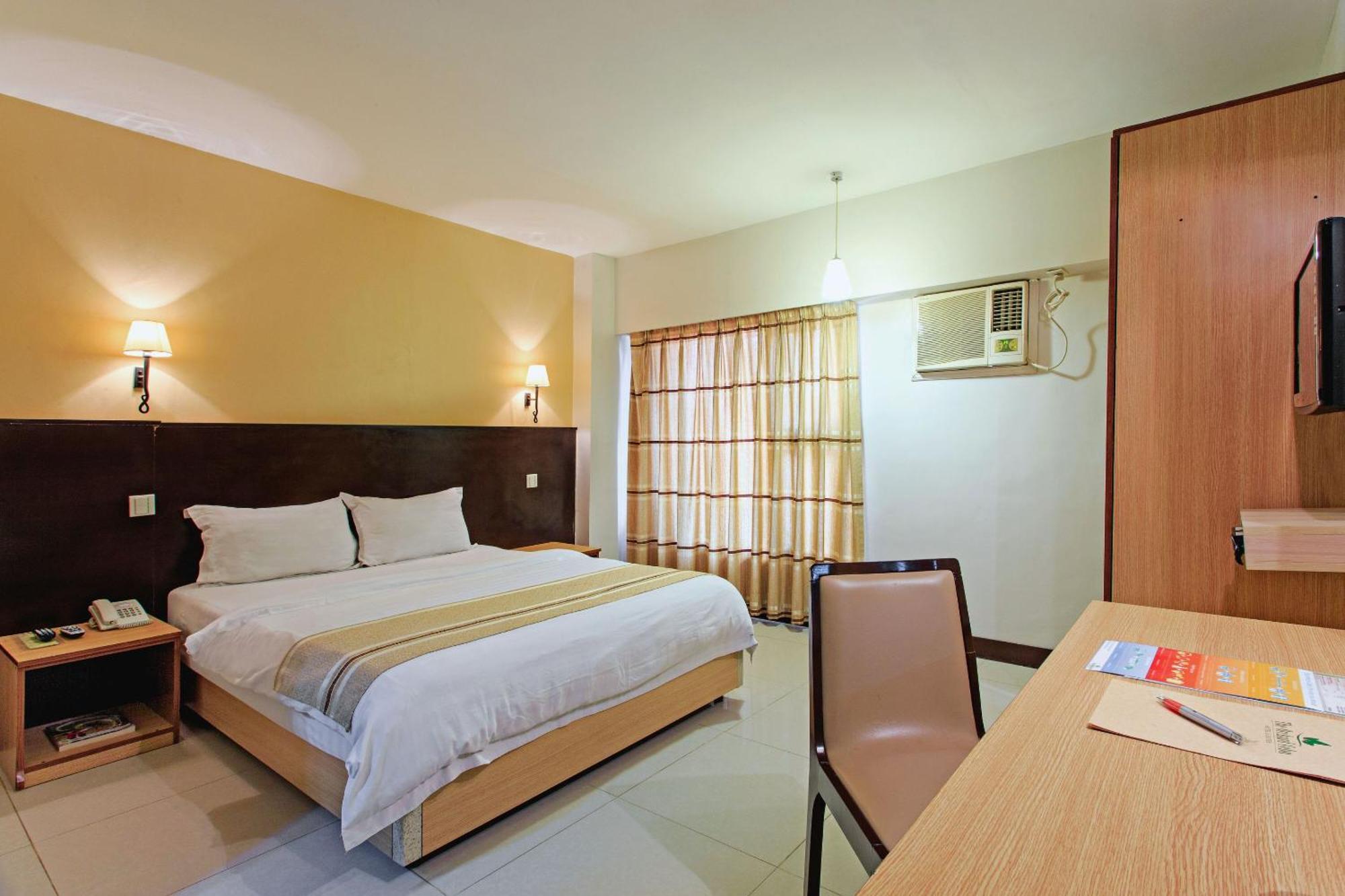 The Orchard Cebu Hotel & Suites Powered By Cocotel Exterior photo
